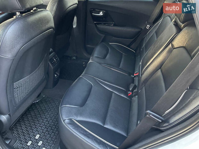 Киа Niro 2020 в Луцке на Automoto.ua Белый Киа Niro, объемом двигателя 0 л и пробегом 148 тыс. км за 19900 $, фото 9 на Automoto.ua