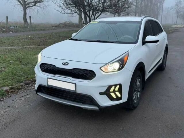 Белый Киа Niro, объемом двигателя 1.6 л и пробегом 100 тыс. км за 12000 $, фото 1 на Automoto.ua