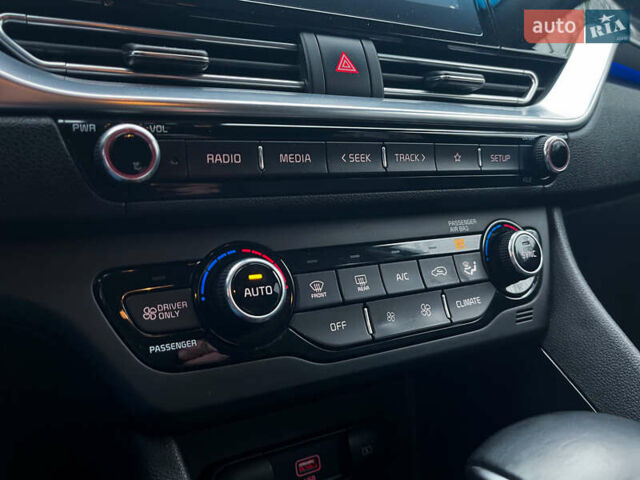 Білий Кіа Niro, об'ємом двигуна 1.6 л та пробігом 215 тис. км за 16800 $, фото 33 на Automoto.ua