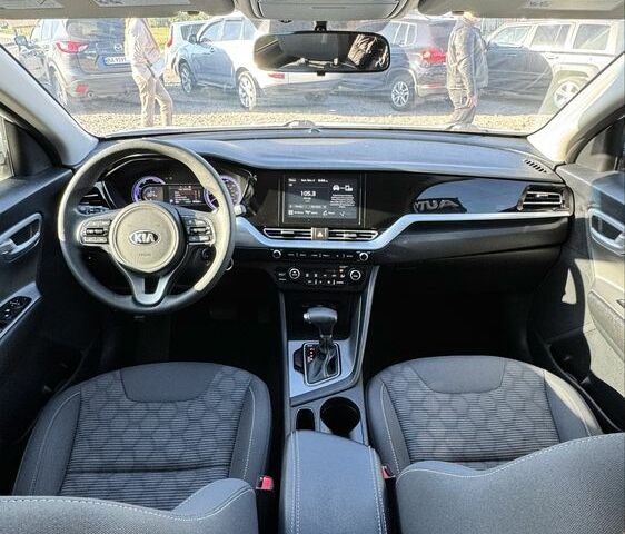 Білий Кіа Niro, об'ємом двигуна 1.6 л та пробігом 37 тис. км за 19700 $, фото 15 на Automoto.ua