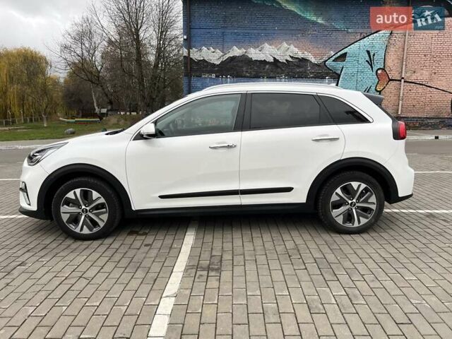 Белый Киа Niro, объемом двигателя 0 л и пробегом 146 тыс. км за 19799 $, фото 6 на Automoto.ua