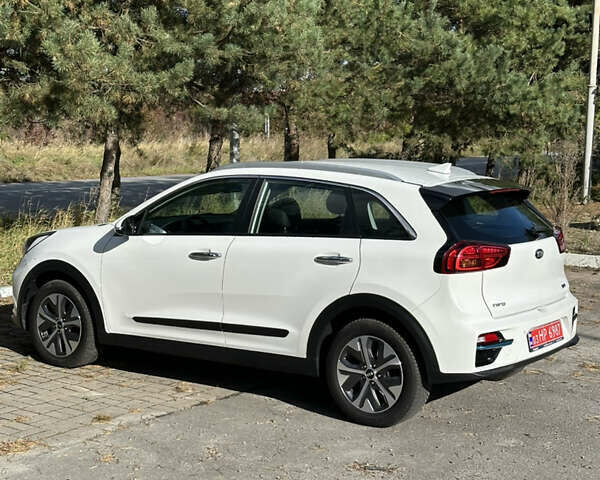 Киа Niro 2020 в Львове на Automoto.ua Белый Киа Niro, объемом двигателя 0 л и пробегом 129 тыс. км за 18350 $, фото 19 на Automoto.ua