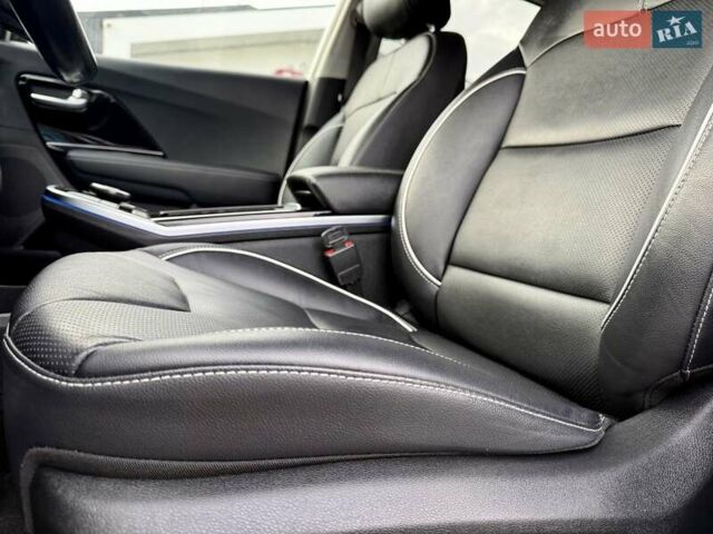 Білий Кіа Niro, об'ємом двигуна 0 л та пробігом 89 тис. км за 18950 $, фото 52 на Automoto.ua