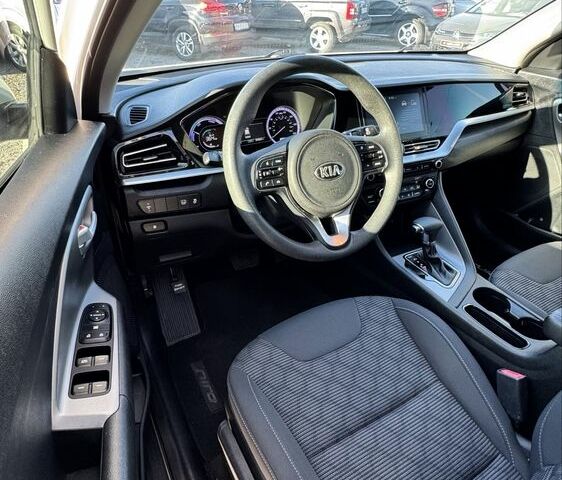 Білий Кіа Niro, об'ємом двигуна 1.6 л та пробігом 37 тис. км за 19700 $, фото 9 на Automoto.ua