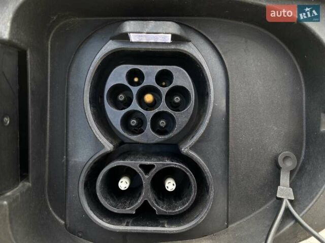 Білий Кіа Niro, об'ємом двигуна 0 л та пробігом 112 тис. км за 22900 $, фото 20 на Automoto.ua