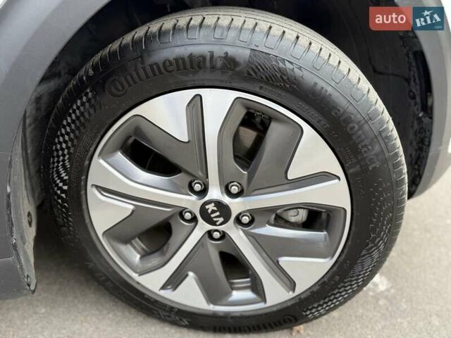 Білий Кіа Niro, об'ємом двигуна 0 л та пробігом 168 тис. км за 18455 $, фото 18 на Automoto.ua