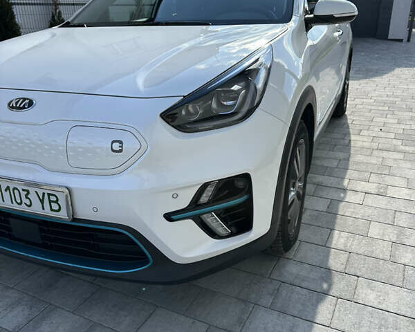 Белый Киа Niro, объемом двигателя 0 л и пробегом 124 тыс. км за 19800 $, фото 2 на Automoto.ua