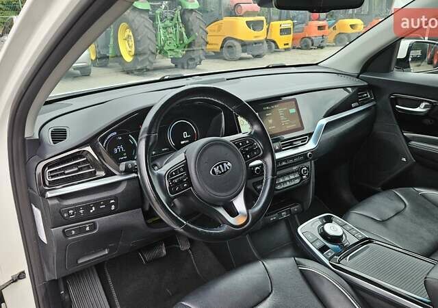 Киа Niro 2020 в Радомышле на Automoto.ua Белый Киа Niro, объемом двигателя 0 л и пробегом 73 тыс. км за 22300 $, фото 19 на Automoto.ua