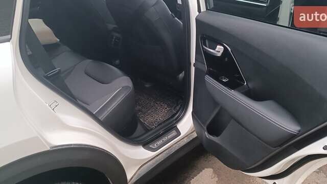 Белый Киа Niro, объемом двигателя 0 л и пробегом 144 тыс. км за 18800 $, фото 21 на Automoto.ua