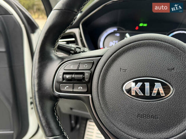 Білий Кіа Niro, об'ємом двигуна 0 л та пробігом 141 тис. км за 19499 $, фото 35 на Automoto.ua