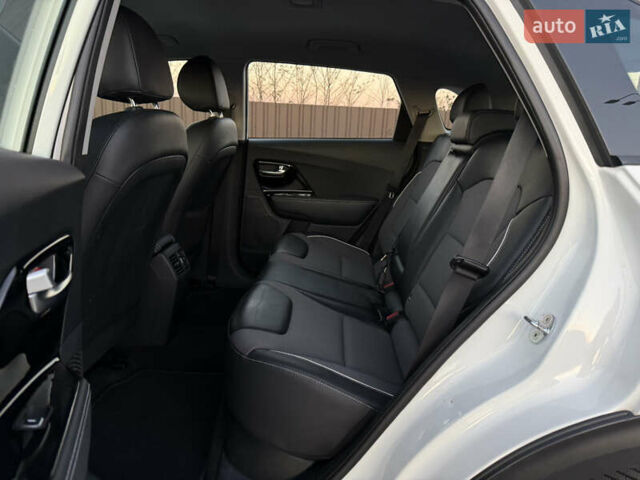 Белый Киа Niro, объемом двигателя 0 л и пробегом 114 тыс. км за 19350 $, фото 17 на Automoto.ua