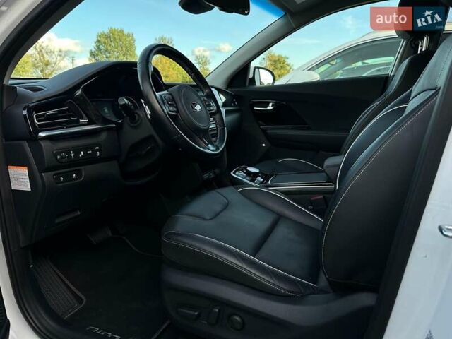 Киа Niro 2020 в Львове на Automoto.ua Белый Киа Niro, объемом двигателя 0 л и пробегом 62 тыс. км за 23400 $, фото 29 на Automoto.ua