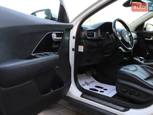 Белый Киа Niro, объемом двигателя 0 л и пробегом 80 тыс. км за 18800 $, фото 21 на Automoto.ua