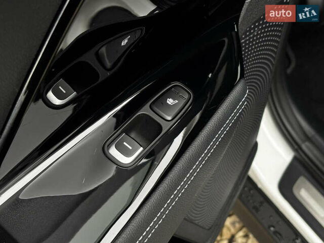 Білий Кіа Niro, об'ємом двигуна 0 л та пробігом 124 тис. км за 20400 $, фото 35 на Automoto.ua