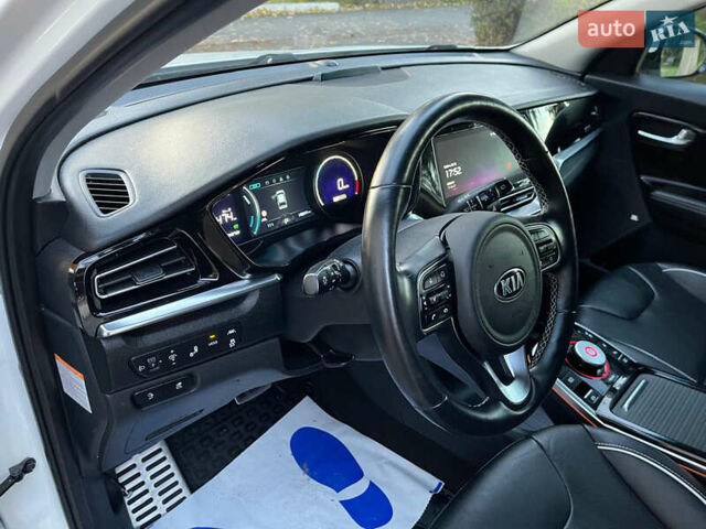 Киа Niro 2020 в Луцке на Automoto.ua Белый Киа Niro, объемом двигателя 0 л и пробегом 148 тыс. км за 19900 $, фото 13 на Automoto.ua