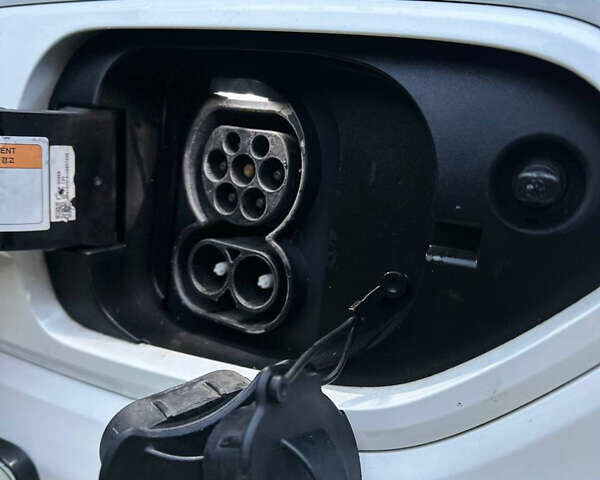 Белый Киа Niro, объемом двигателя 0 л и пробегом 161 тыс. км за 19500 $, фото 6 на Automoto.ua