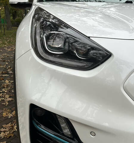 Киа Niro 2020 в Ирпене на Automoto.ua Белый Киа Niro, объемом двигателя 0 л и пробегом 79 тыс. км за 21000 $, фото 3 на Automoto.ua