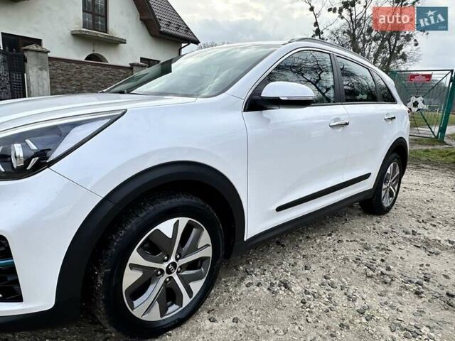 Білий Кіа Niro, об'ємом двигуна 0 л та пробігом 147 тис. км за 18800 $, фото 25 на Automoto.ua