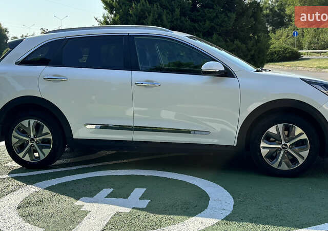 Белый Киа Niro, объемом двигателя 0 л и пробегом 114 тыс. км за 19400 $, фото 21 на Automoto.ua