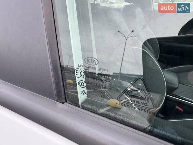 Киа Niro 2020 в Киеве на Automoto.ua Белый Киа Niro, объемом двигателя 0 л и пробегом 171 тыс. км за 18300 $, фото 59 на Automoto.ua