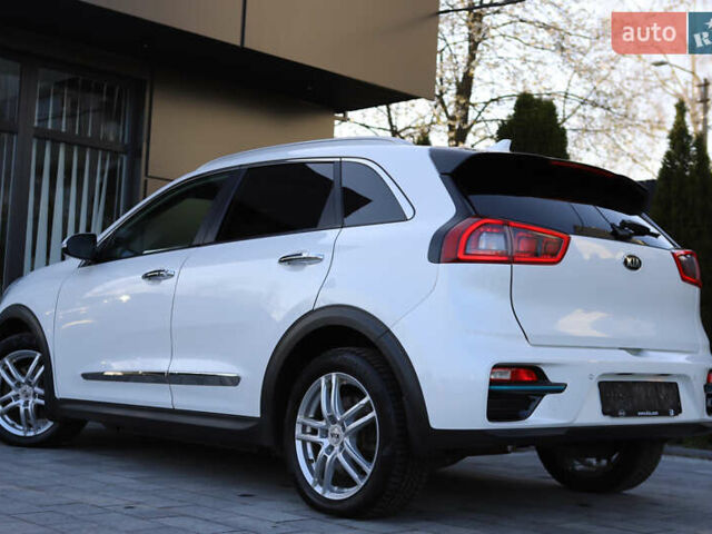 Белый Киа Niro, объемом двигателя 0 л и пробегом 80 тыс. км за 18800 $, фото 12 на Automoto.ua
