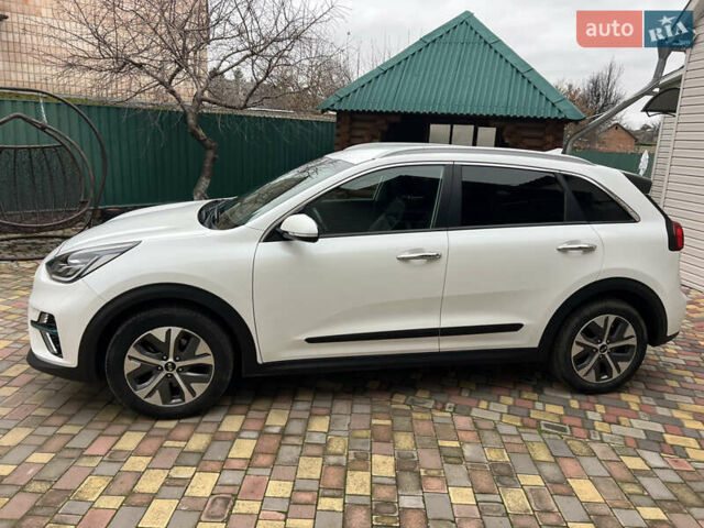 Белый Киа Niro, объемом двигателя 0 л и пробегом 116 тыс. км за 21000 $, фото 2 на Automoto.ua