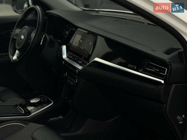 Белый Киа Niro, объемом двигателя 0 л и пробегом 172 тыс. км за 17500 $, фото 48 на Automoto.ua