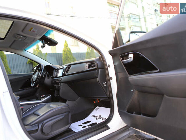 Белый Киа Niro, объемом двигателя 0 л и пробегом 80 тыс. км за 18800 $, фото 40 на Automoto.ua
