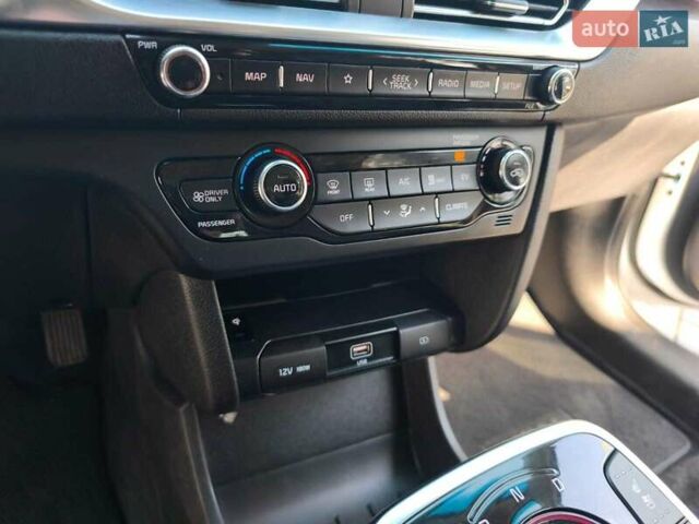 Белый Киа Niro, объемом двигателя 0 л и пробегом 78 тыс. км за 17900 $, фото 9 на Automoto.ua