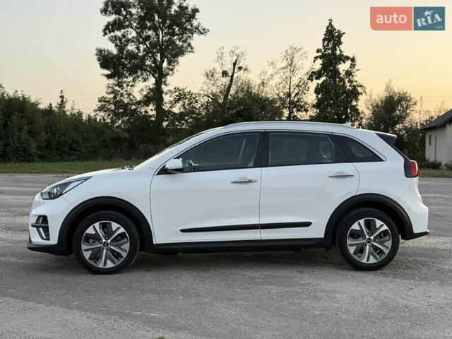Білий Кіа Niro, об'ємом двигуна 0 л та пробігом 152 тис. км за 18500 $, фото 4 на Automoto.ua