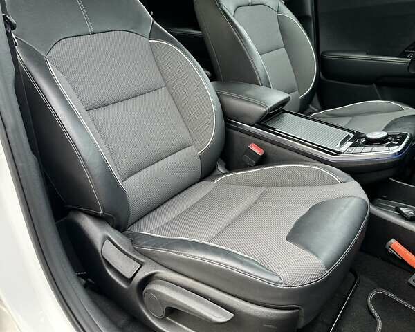 Білий Кіа Niro, об'ємом двигуна 0 л та пробігом 147 тис. км за 18800 $, фото 51 на Automoto.ua