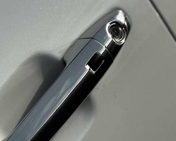 Білий Кіа Niro, об'ємом двигуна 0 л та пробігом 117 тис. км за 19750 $, фото 18 на Automoto.ua