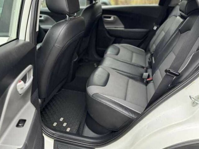 Белый Киа Niro, объемом двигателя 0 л и пробегом 146 тыс. км за 14000 $, фото 10 на Automoto.ua