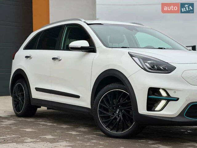 Киа Niro 2020 в Черкассах на Automoto.ua Белый Киа Niro, объемом двигателя 0 л и пробегом 84 тыс. км за 18800 $, фото 17 на Automoto.ua