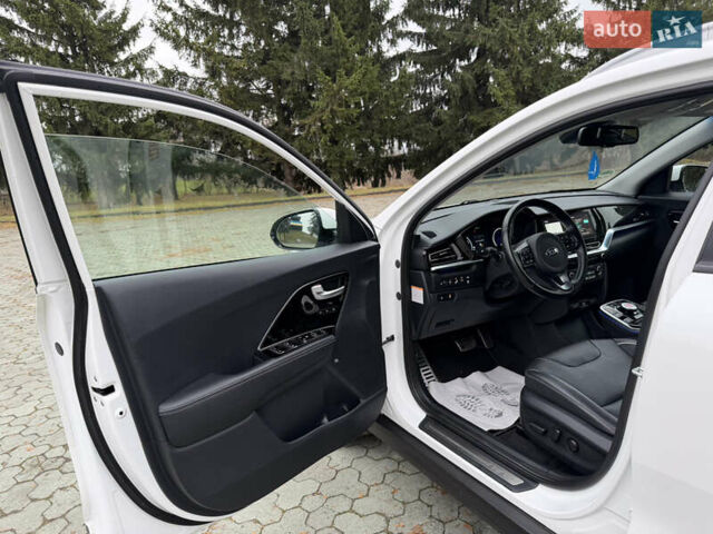Білий Кіа Niro, об'ємом двигуна 0 л та пробігом 141 тис. км за 19499 $, фото 25 на Automoto.ua