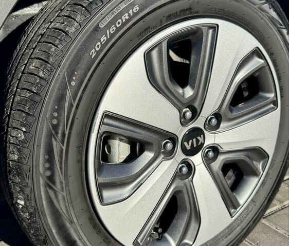Білий Кіа Niro, об'ємом двигуна 1.6 л та пробігом 37 тис. км за 19700 $, фото 19 на Automoto.ua