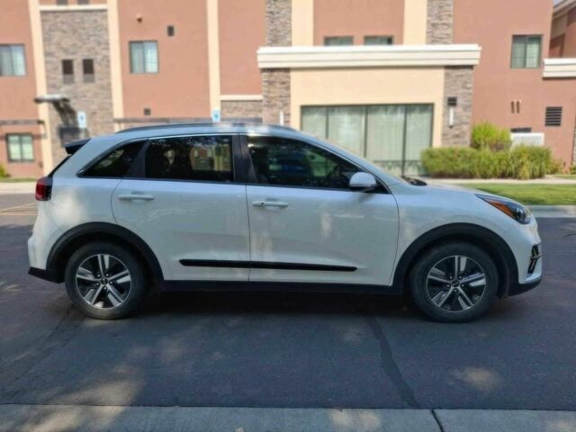 Белый Киа Niro, объемом двигателя 1.6 л и пробегом 42 тыс. км за 4900 $, фото 7 на Automoto.ua