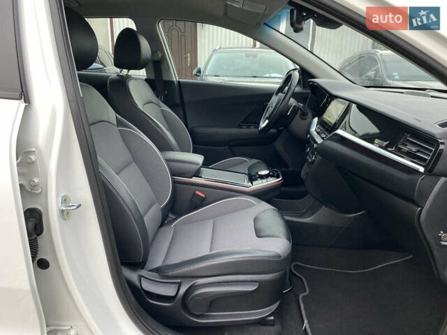Белый Киа Niro, объемом двигателя 0 л и пробегом 96 тыс. км за 19950 $, фото 100 на Automoto.ua