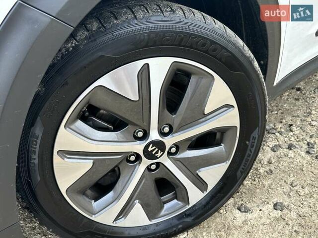 Білий Кіа Niro, об'ємом двигуна 0 л та пробігом 147 тис. км за 18800 $, фото 61 на Automoto.ua
