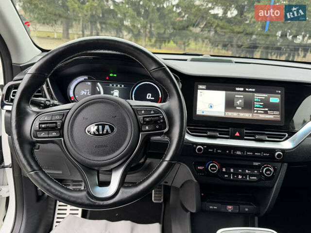 Білий Кіа Niro, об'ємом двигуна 0 л та пробігом 141 тис. км за 19499 $, фото 33 на Automoto.ua