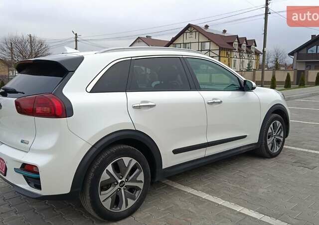 Білий Кіа Niro, об'ємом двигуна 0 л та пробігом 127 тис. км за 19999 $, фото 16 на Automoto.ua