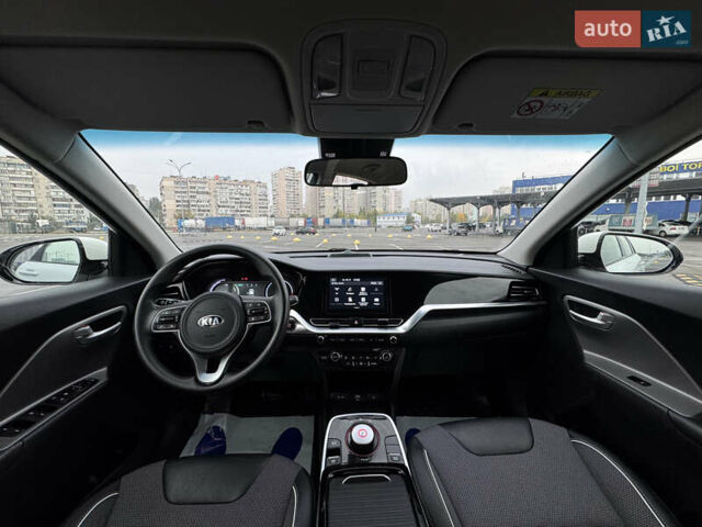 Киа Niro 2020 в Киеве на Automoto.ua Белый Киа Niro, объемом двигателя 0 л и пробегом 171 тыс. км за 18300 $, фото 27 на Automoto.ua