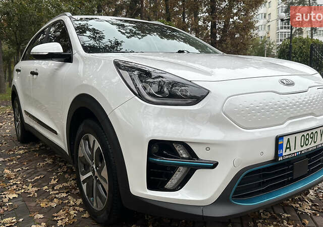 Киа Niro 2020 в Ирпене на Automoto.ua Белый Киа Niro, объемом двигателя 0 л и пробегом 79 тыс. км за 21000 $, фото 4 на Automoto.ua