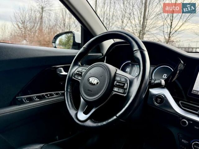 Білий Кіа Niro, об'ємом двигуна 0 л та пробігом 89 тис. км за 18950 $, фото 87 на Automoto.ua