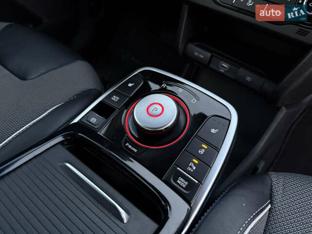 Белый Киа Niro, объемом двигателя 0 л и пробегом 114 тыс. км за 19350 $, фото 20 на Automoto.ua