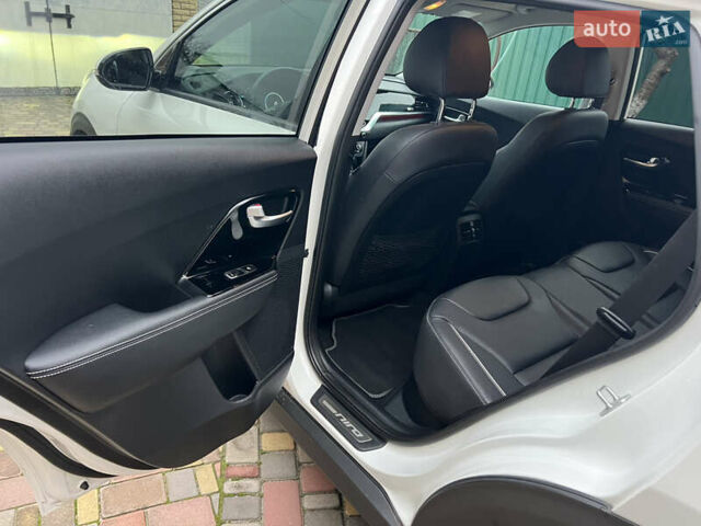 Белый Киа Niro, объемом двигателя 0 л и пробегом 116 тыс. км за 21000 $, фото 15 на Automoto.ua