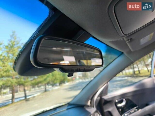 Белый Киа Niro, объемом двигателя 0 л и пробегом 78 тыс. км за 17900 $, фото 10 на Automoto.ua