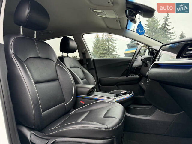 Білий Кіа Niro, об'ємом двигуна 0 л та пробігом 141 тис. км за 19499 $, фото 64 на Automoto.ua