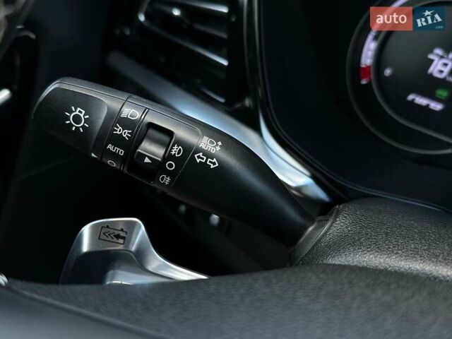 Білий Кіа Niro, об'ємом двигуна 0 л та пробігом 62 тис. км за 24400 $, фото 40 на Automoto.ua