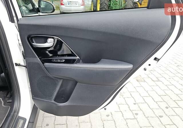 Киа Niro 2020 в Радомышле на Automoto.ua Белый Киа Niro, объемом двигателя 0 л и пробегом 73 тыс. км за 22300 $, фото 30 на Automoto.ua
